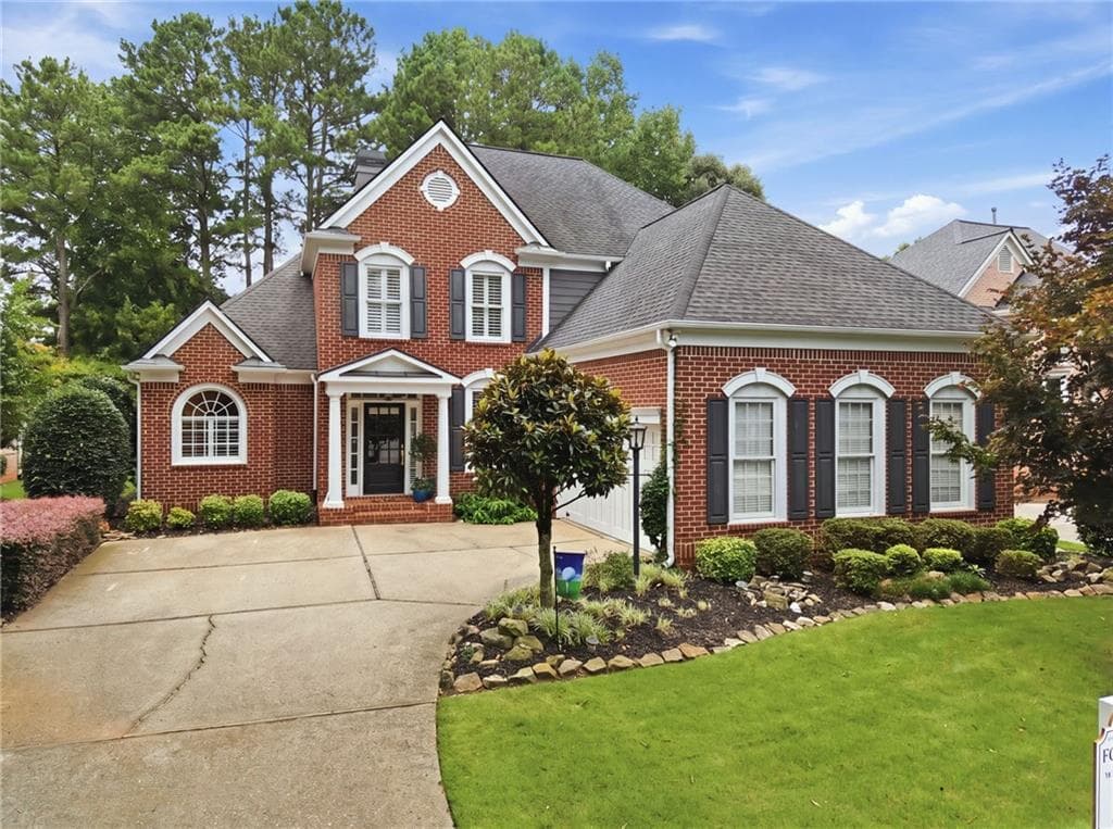 4 bedroom, 4 bathroom, 2,553 sq ft single family residence for sale at 5305 Davenport Manor, Cumming, GA 30041
