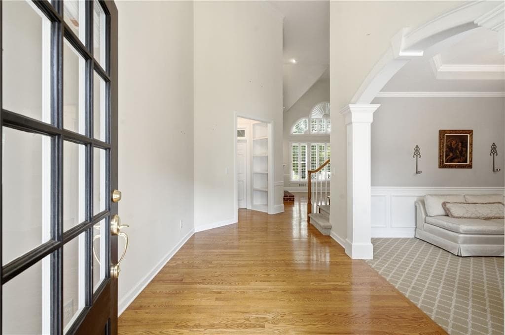 4 bedroom, 4 bathroom, 2,553 sq ft single family residence for sale at 5305 Davenport Manor, Cumming, GA 30041 — photo 2