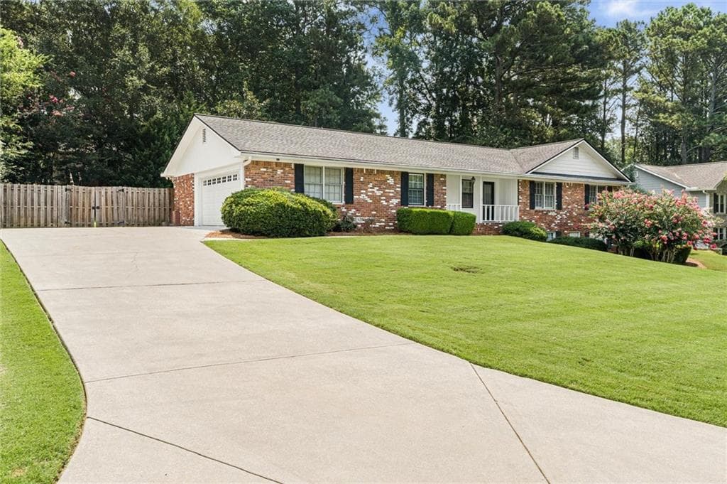 3 bedroom, 2 bathroom, 2,357 sq ft single family residence for sale at 226 Machelle Lane, Marietta, GA 30064 — photo 2