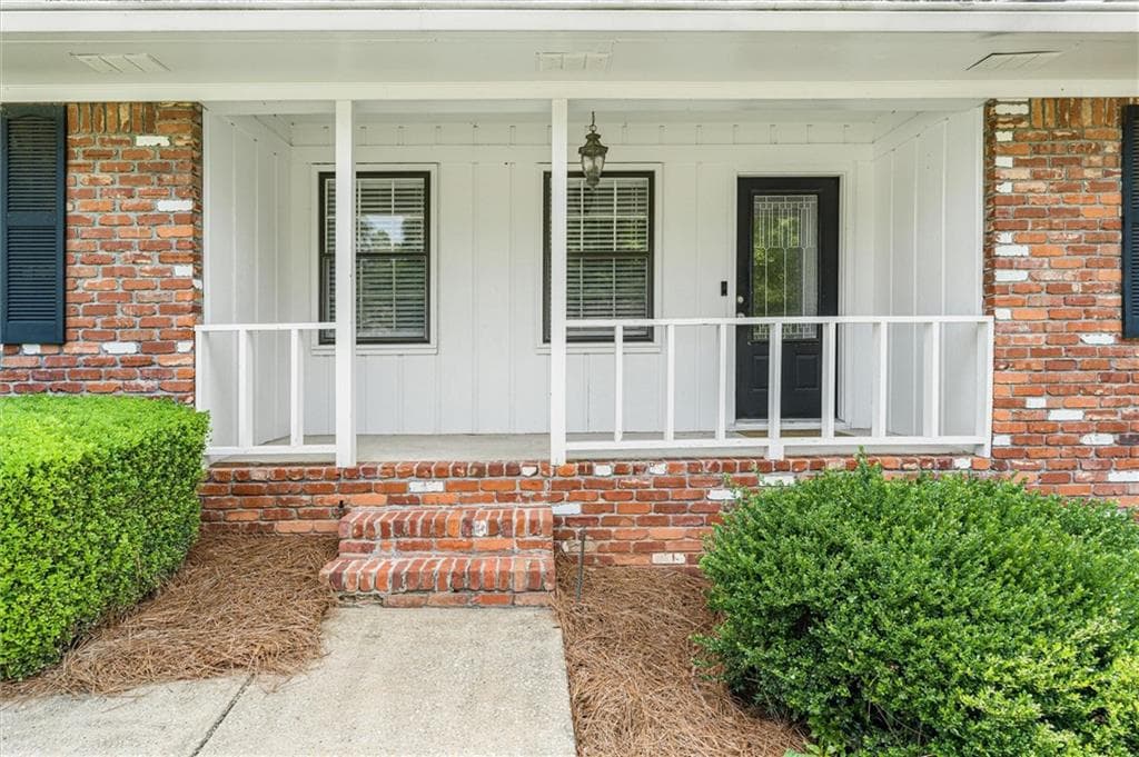 3 bedroom, 2 bathroom, 2,357 sq ft single family residence for sale at 226 Machelle Lane, Marietta, GA 30064 — photo 3
