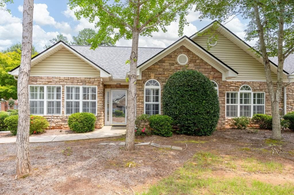 3 bedroom, 2 bathroom, 1,526 sq ft condominium for sale at 3706 Villa Springs Circle, Powder Springs, GA 30127 — photo 1 of 38