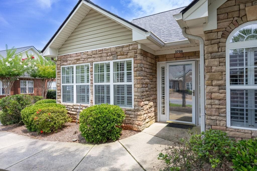 3 bedroom, 2 bathroom, 1,526 sq ft condominium for sale at 3706 Villa Springs Circle, Powder Springs, GA 30127 — photo 3