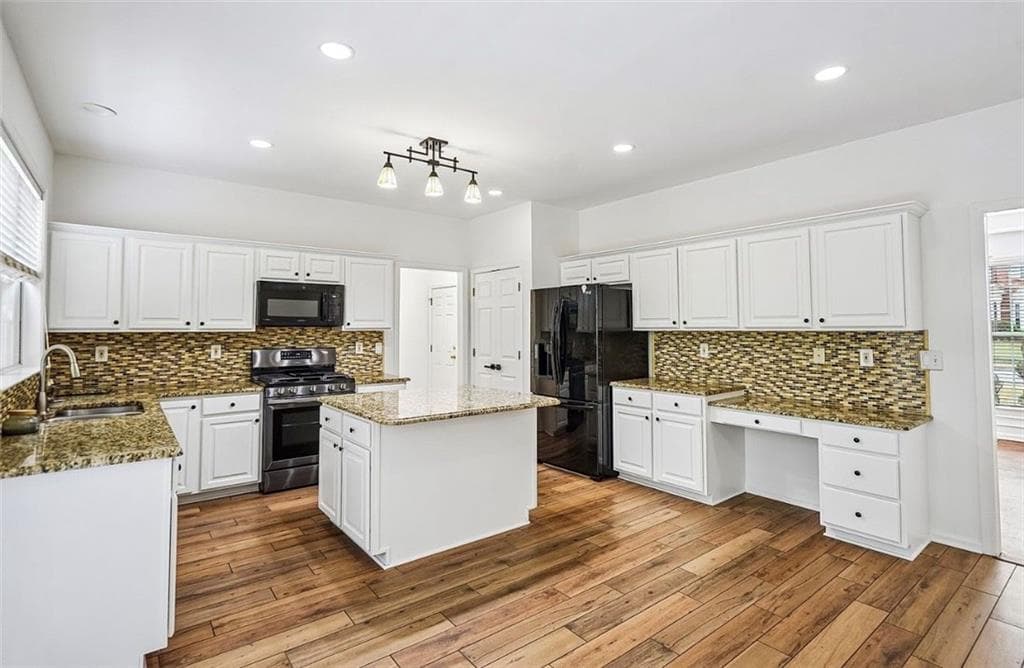 5 bedroom, 4 bathroom, 4,693 sq ft single family residence for rent at 5157 Wellisford Court, Suwanee, GA 30024 for $3,500 a month — photo 9