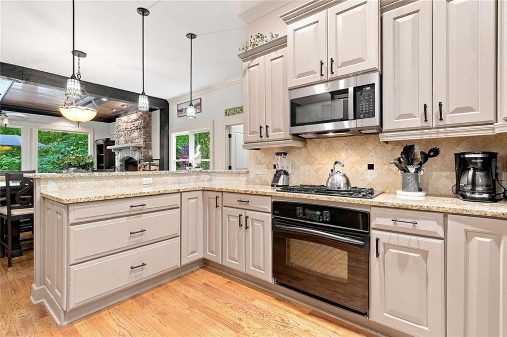 4 bedroom, 4 bathroom, 3,496 sq ft single family residence for sale at 10 Black Gum Drive, Big Canoe, GA 30143 — photo 10