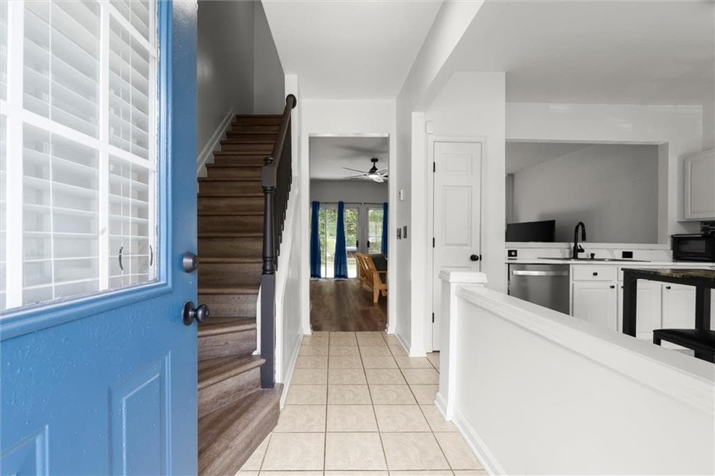 2 bedroom, 3 bathroom, 1,232 sq ft townhouse for sale at 3737 Berkeley Crossing, Duluth, GA 30096 — photo 4