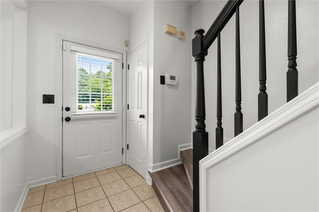 2 bedroom, 3 bathroom, 1,232 sq ft townhouse for sale at 3737 Berkeley Crossing, Duluth, GA 30096 — photo 5