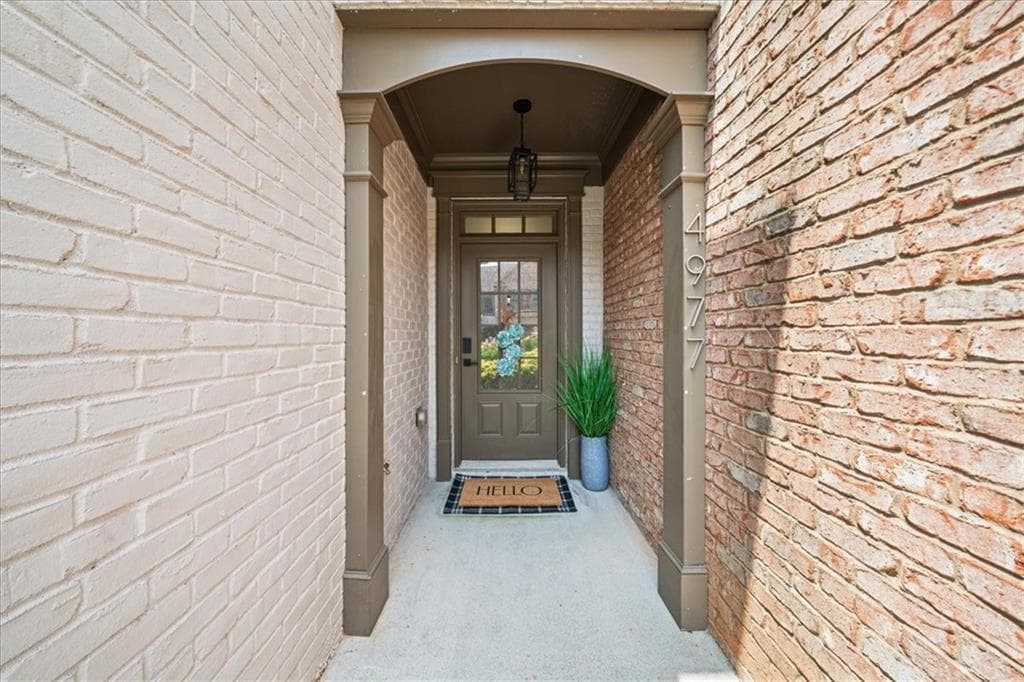 3 bedroom, 3 bathroom, 1,985 sq ft townhouse for sale at 4977 Berkeley Oak Drive, Peachtree Corners, GA 30092 — photo 2