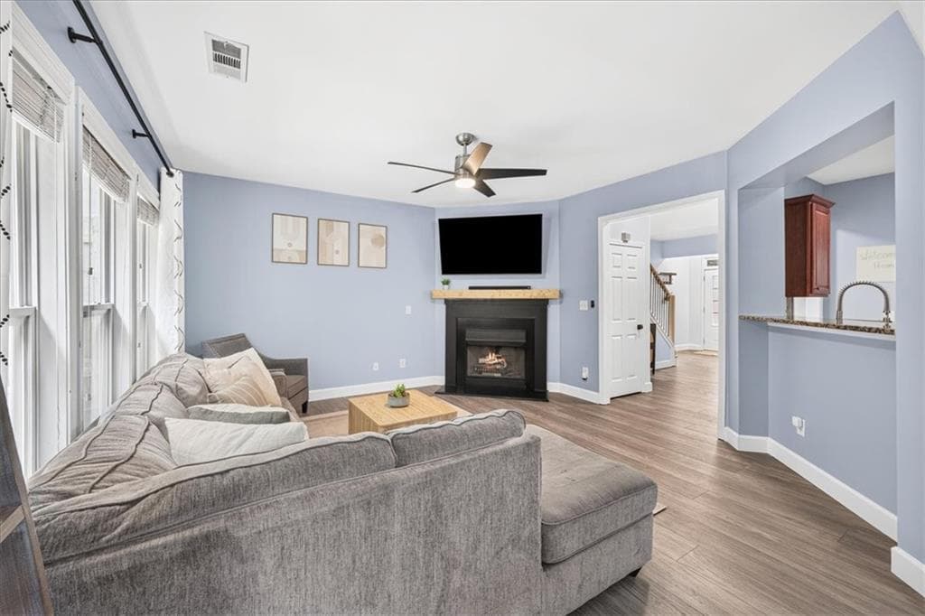 3 bedroom, 3 bathroom, 1,985 sq ft townhouse for sale at 4977 Berkeley Oak Drive, Peachtree Corners, GA 30092 — photo 5