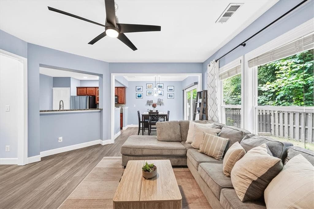 3 bedroom, 3 bathroom, 1,985 sq ft townhouse for sale at 4977 Berkeley Oak Drive, Peachtree Corners, GA 30092 — photo 7