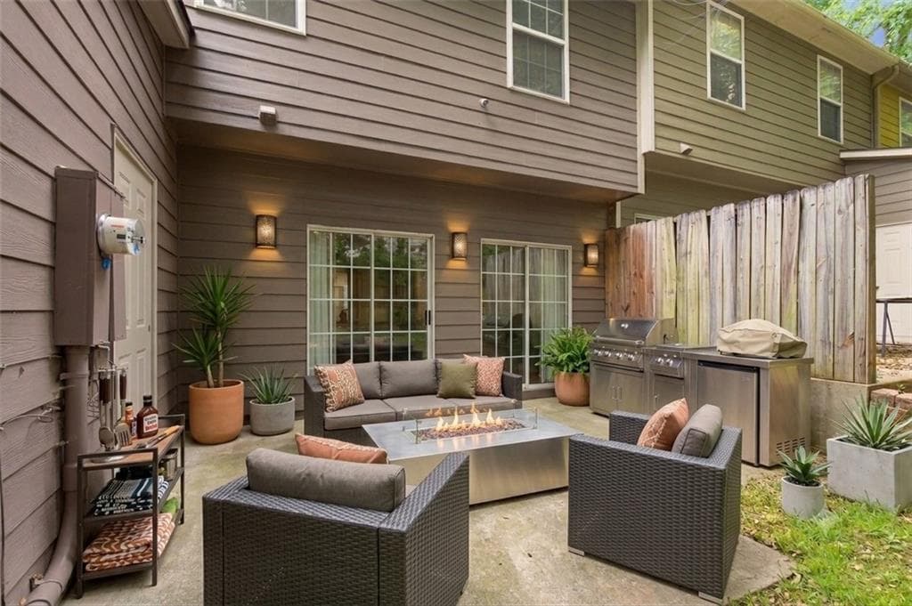 3 bedroom, 3 bathroom, 1,600 sq ft townhouse for sale at 3678 Utoy Drive, Atlanta, GA 30331 — photo 6