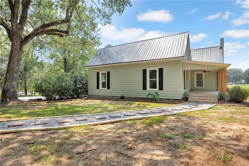 3 bedroom, 2 bathroom, 1,802 sq ft single family residence for sale at 1071 Bethany Road, Covington, GA 30016 — photo 2