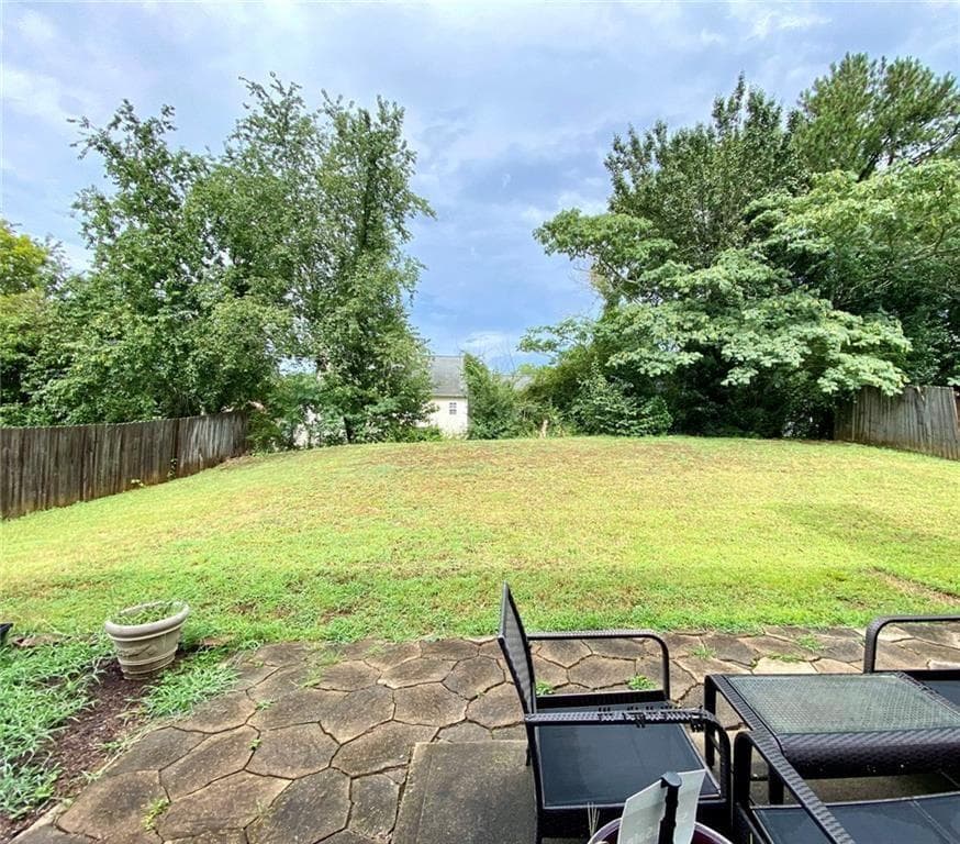 4 bedroom, 3 bathroom, 2,498 sq ft single family residence under contract at 2534 Meadow Brooke Court, Lithonia, GA 30058 — photo 3
