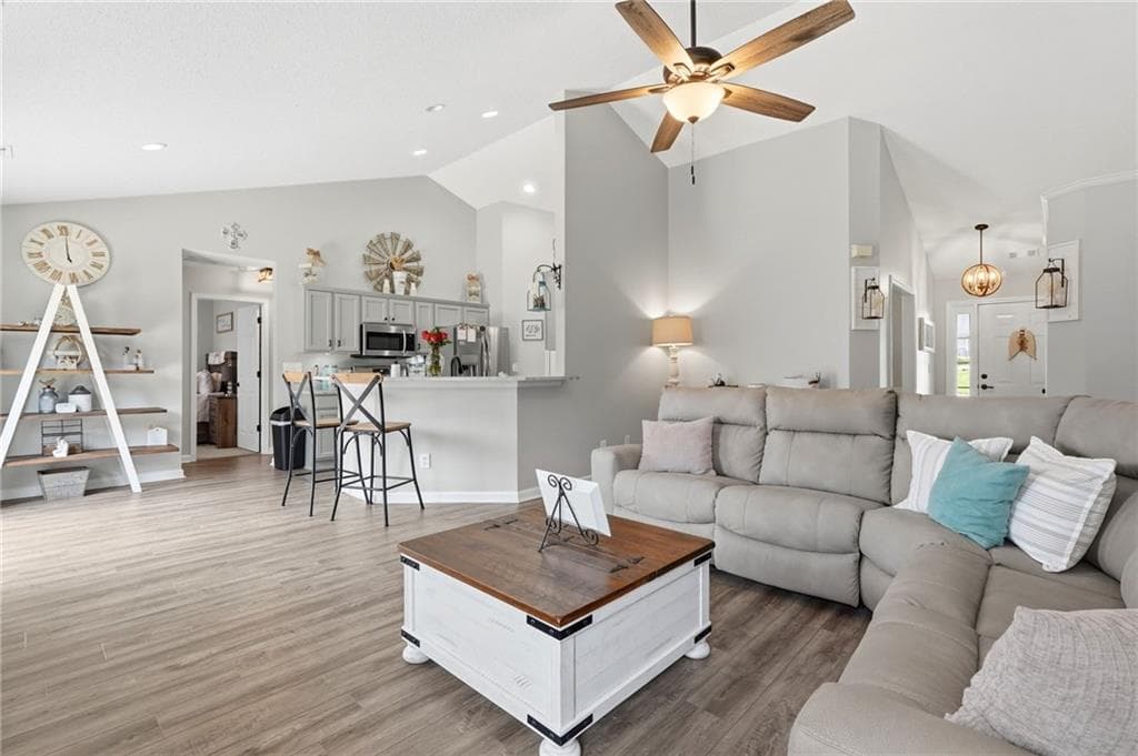 3 bedroom, 2 bathroom, 1,648 sq ft single family residence under contract at 319 Spring Hill Drive, Canton, GA 30115 — photo 3
