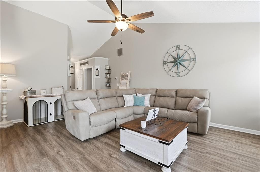 3 bedroom, 2 bathroom, 1,648 sq ft single family residence under contract at 319 Spring Hill Drive, Canton, GA 30115 — photo 4