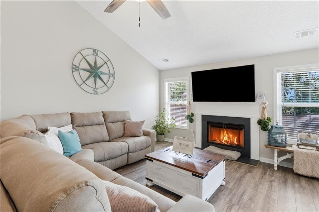 3 bedroom, 2 bathroom, 1,648 sq ft single family residence under contract at 319 Spring Hill Drive, Canton, GA 30115 — photo 5