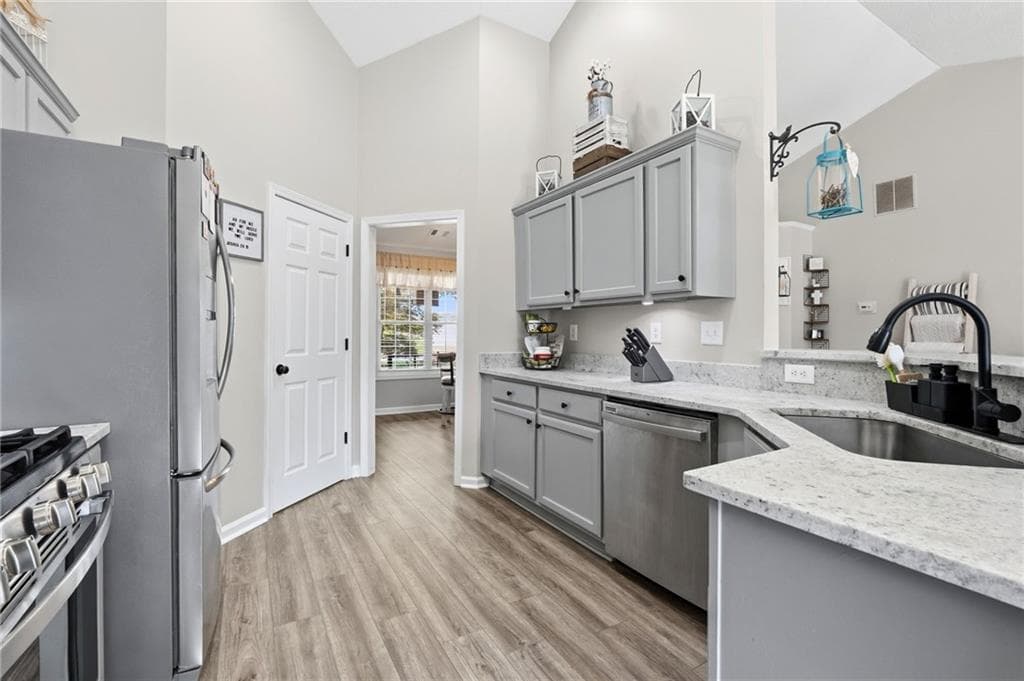 3 bedroom, 2 bathroom, 1,648 sq ft single family residence under contract at 319 Spring Hill Drive, Canton, GA 30115 — photo 6