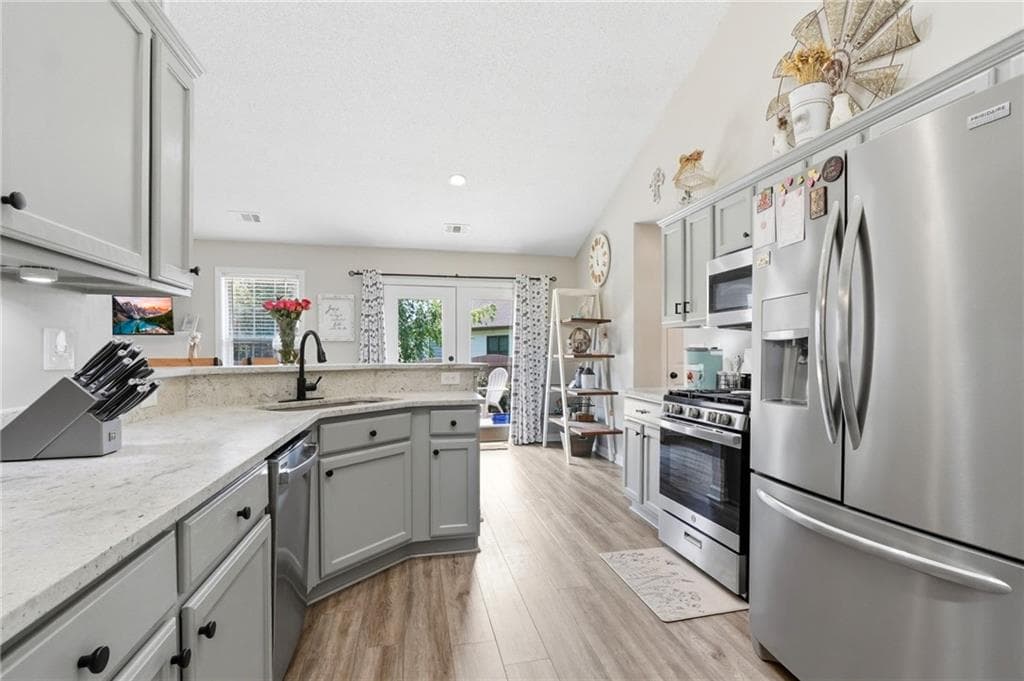 3 bedroom, 2 bathroom, 1,648 sq ft single family residence under contract at 319 Spring Hill Drive, Canton, GA 30115 — photo 7