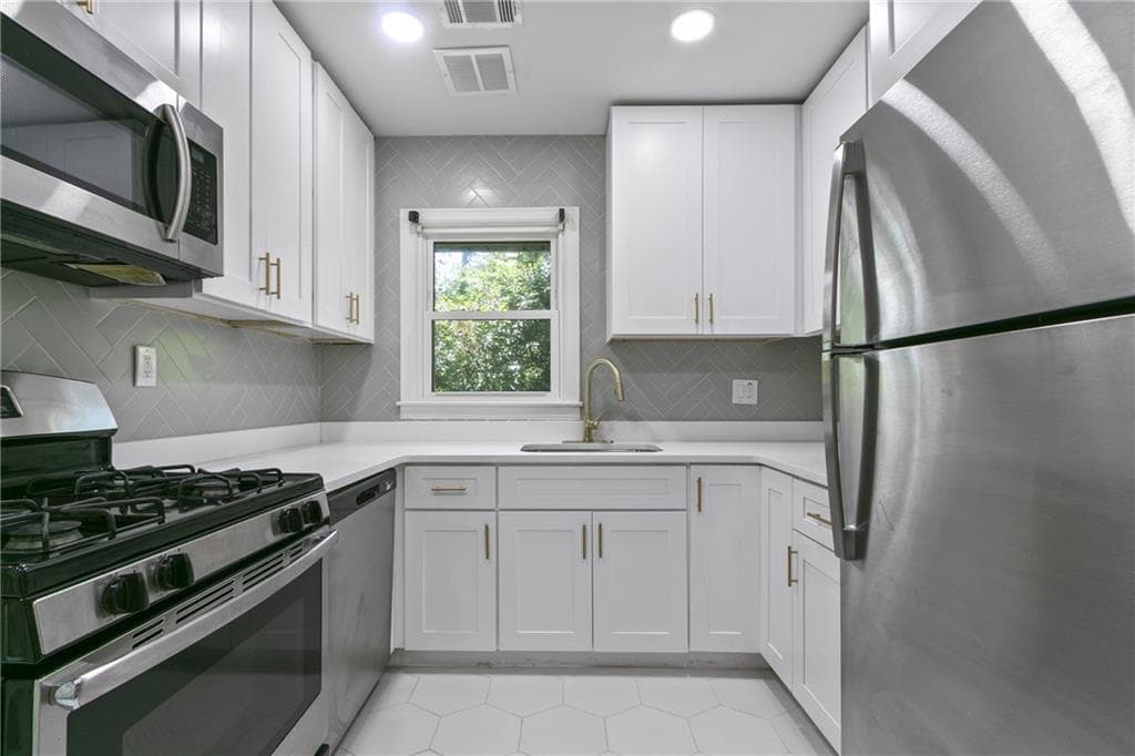 3 bedroom, 2 bathroom, 1,148 sq ft single family residence for sale at 1707 Mckenzie Drive, Decatur, GA 30032 — photo 6