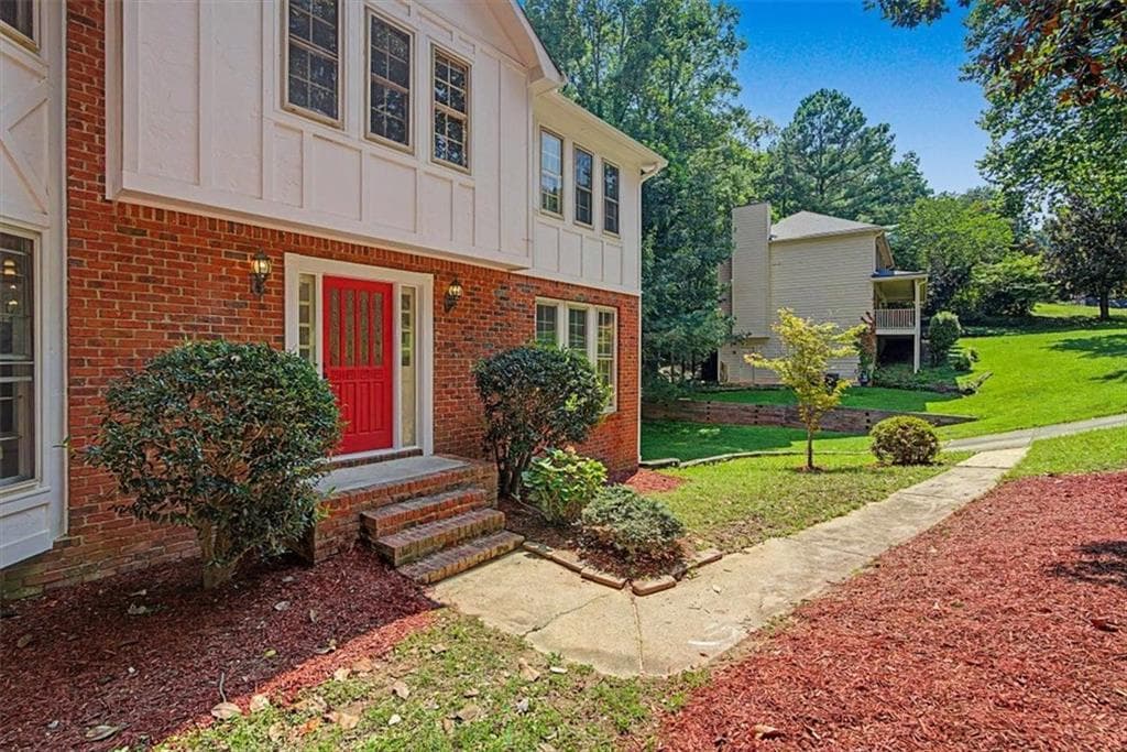 4 bedroom, 3 bathroom, 2,228 sq ft single family residence for sale at 3947 Camrose Place, Marietta, GA 30062 — photo 2