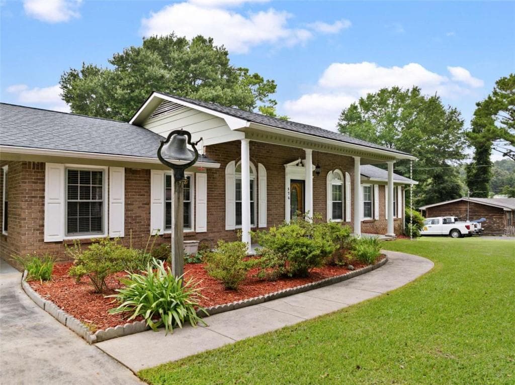 3 bedroom, 2 bathroom, 1,629 sq ft single family residence under contract at 576 Reeceburg Road, Silver Creek, GA 30173