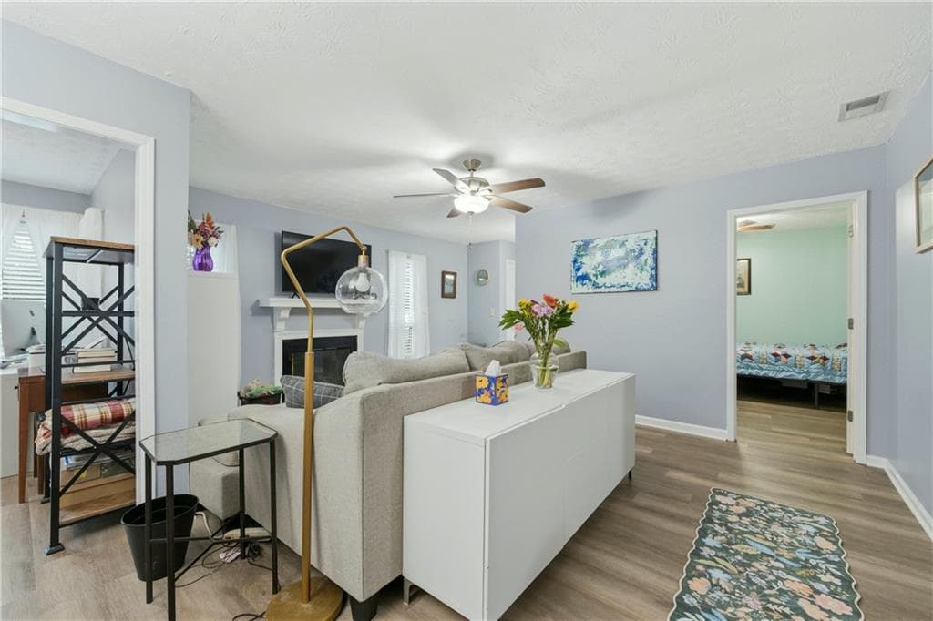 2 bedroom, 2 bathroom, 1,182 sq ft condominium for sale at 4097 Woodridge Way, Tucker, GA 30084 — photo 4