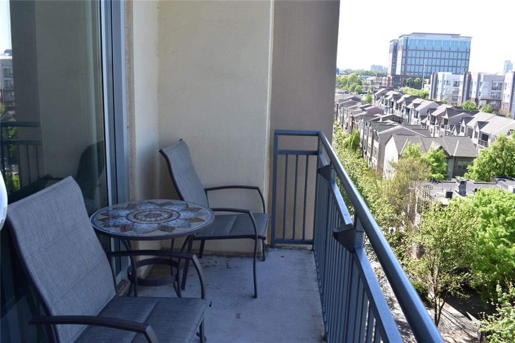 2 bedroom, 2 bathroom, 1,111 sq ft condominium under contract at 711 Cosmopolitan Drive 715, Atlanta, GA 30324 — photo 10