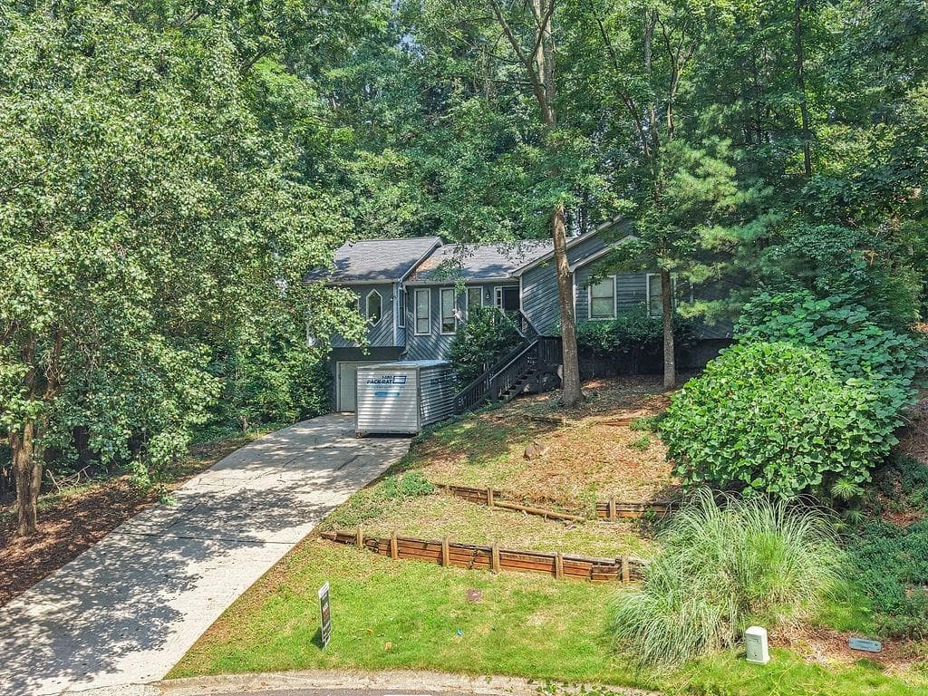 3 bedroom, 2 bathroom, 2,552 sq ft single family residence for sale at 2721 Pine Cone Lane, Duluth, GA 30096 — photo 2