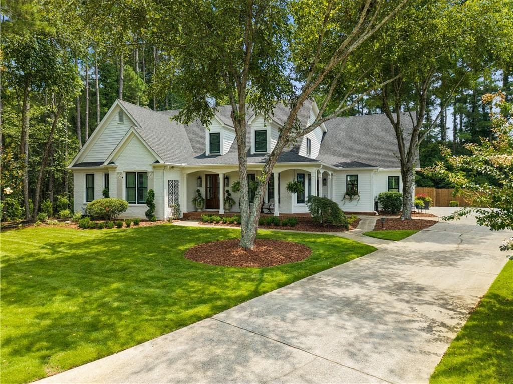 5 bedroom, 4 bathroom, 3,446 sq ft single family residence under contract at 6655 Manchester Place, Cumming, GA 30040 — photo 2