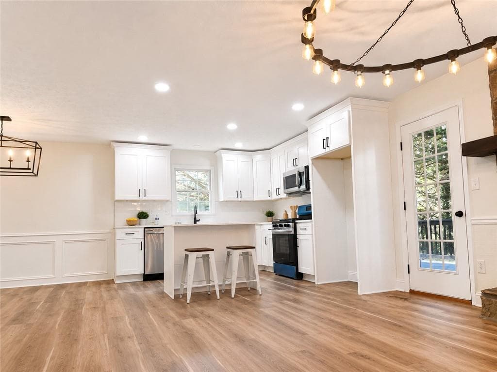 4 bedroom, 3 bathroom, 1,804 sq ft single family residence for sale at 2641 Whitehaven Drive, Marietta, GA 30064 — photo 4
