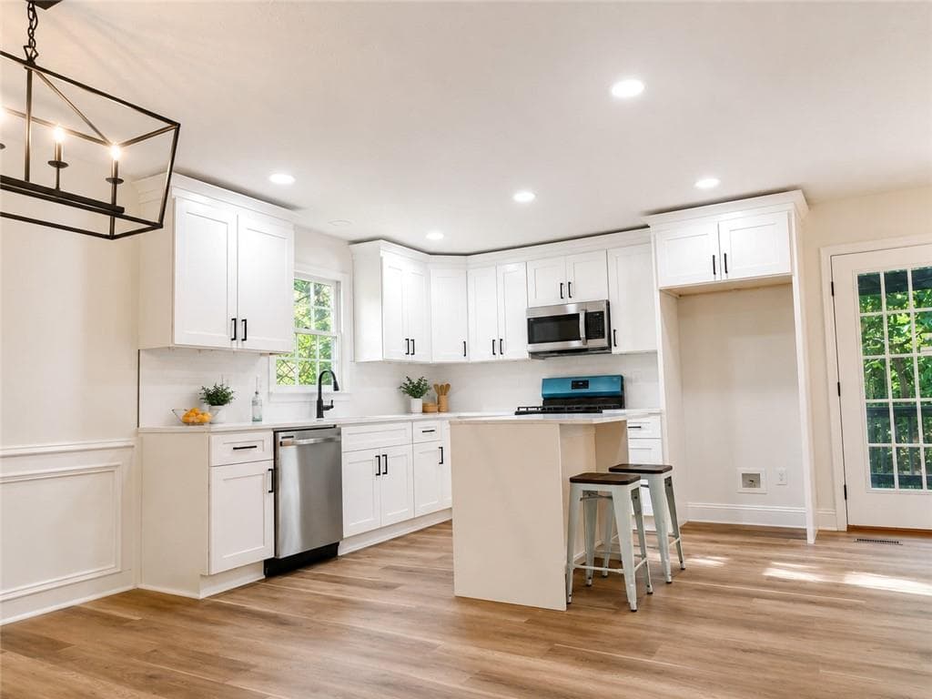 4 bedroom, 3 bathroom, 1,804 sq ft single family residence for sale at 2641 Whitehaven Drive, Marietta, GA 30064 — photo 6