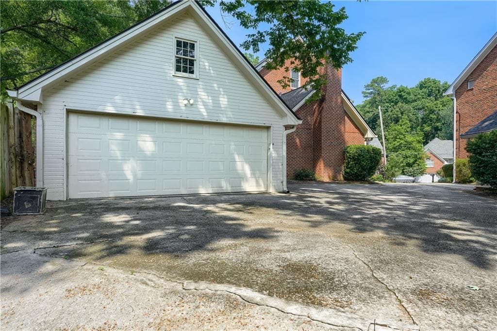 4 bedroom, 3 bathroom, 2,679 sq ft single family residence for sale at 3115 Queens Walk, Atlanta, GA 30345 — photo 2