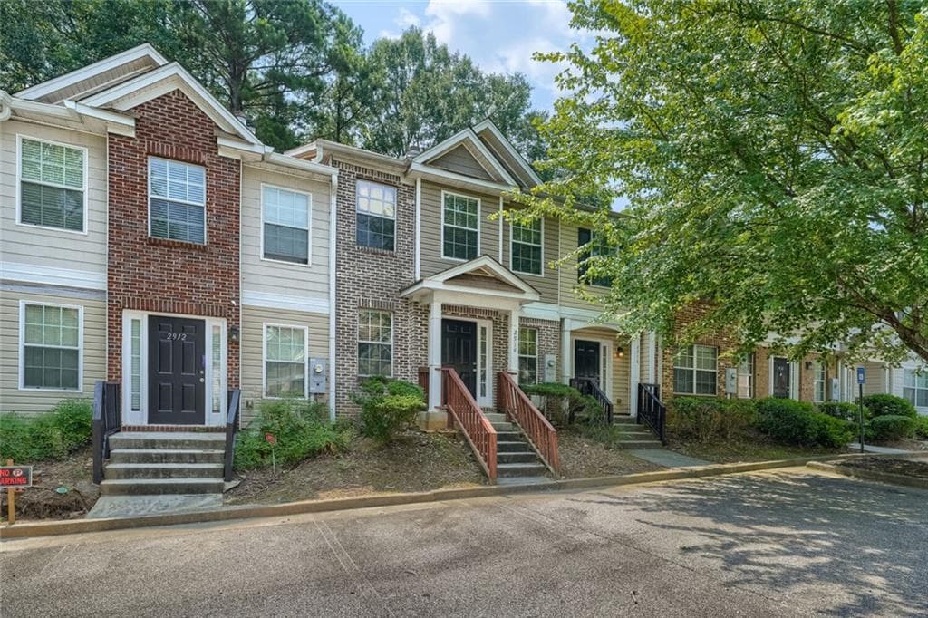 2 bedroom, 3 bathroom, 1,492 sq ft condominium for sale at 2914 Vining Ridge Terrace, Decatur, GA 30034 — photo 1 of 28