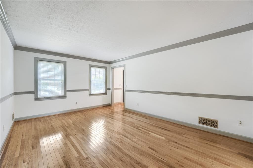 4 bedroom, 3 bathroom, 2,679 sq ft single family residence for sale at 3115 Queens Walk, Atlanta, GA 30345 — photo 6