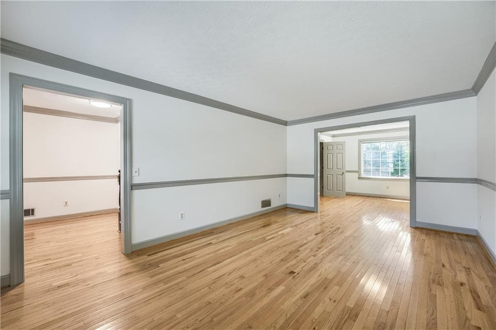 4 bedroom, 3 bathroom, 2,679 sq ft single family residence for sale at 3115 Queens Walk, Atlanta, GA 30345 — photo 7