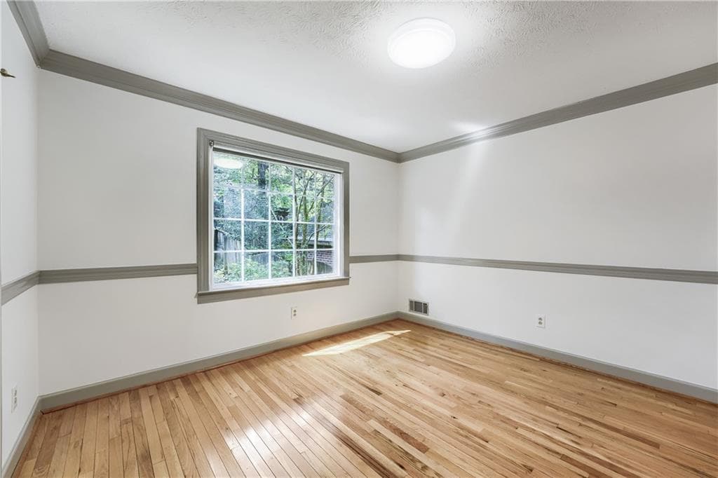4 bedroom, 3 bathroom, 2,679 sq ft single family residence for sale at 3115 Queens Walk, Atlanta, GA 30345 — photo 8