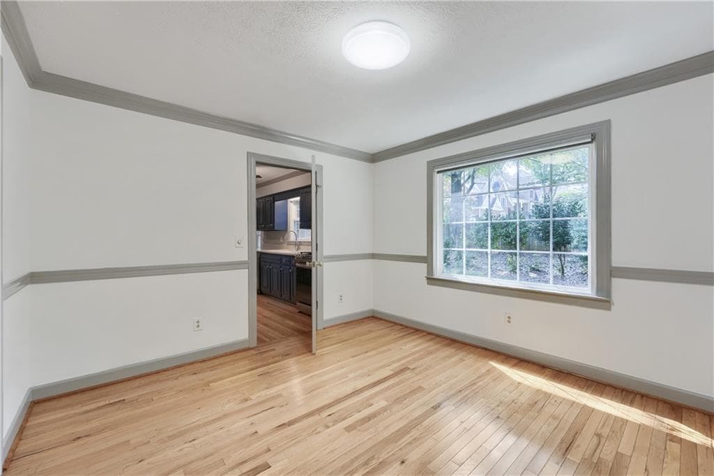 4 bedroom, 3 bathroom, 2,679 sq ft single family residence for sale at 3115 Queens Walk, Atlanta, GA 30345 — photo 9