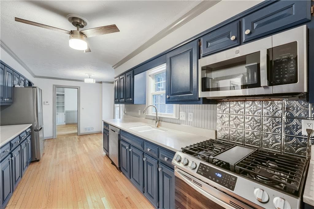 4 bedroom, 3 bathroom, 2,679 sq ft single family residence for sale at 3115 Queens Walk, Atlanta, GA 30345 — photo 10