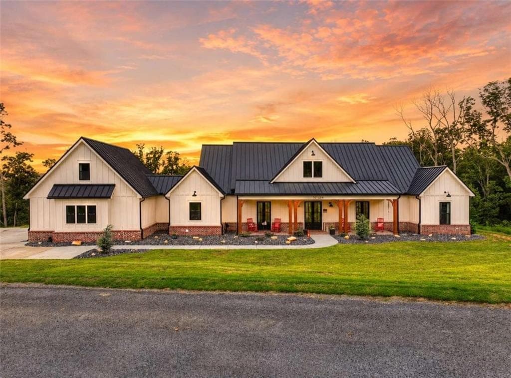 5 bedroom, 3 bathroom, 2,920 sq ft single family residence for sale at 624 High Summit Drive, Talking Rock, GA 30175 — photo 3