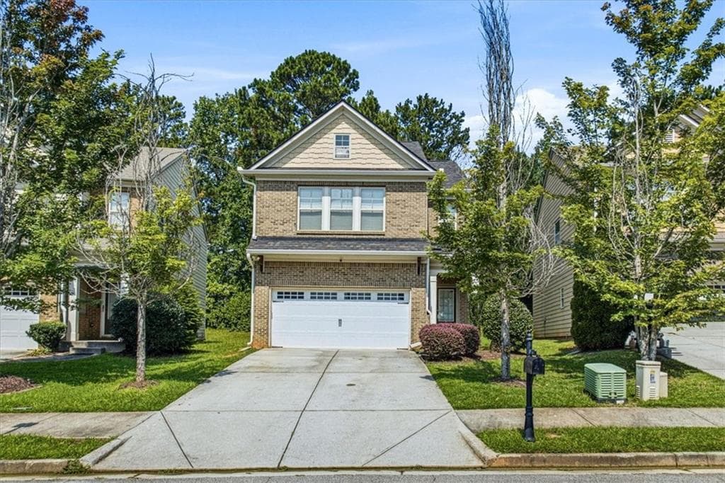 3 bedroom, 3 bathroom, 1,940 sq ft single family residence under contract at 4965 Rapahoe Trail, Atlanta, GA 30349