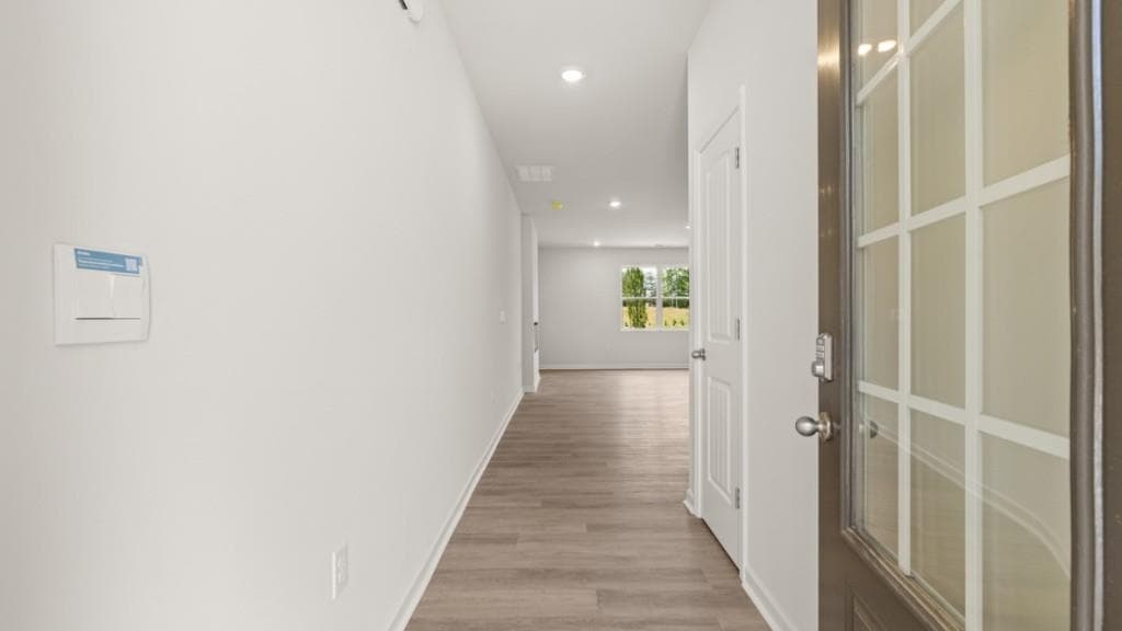 3 bedroom, 3 bathroom, 2,105 sq ft townhouse for sale at 1841 Meadow Green Circle, Gainesville, GA 30501 — photo 3
