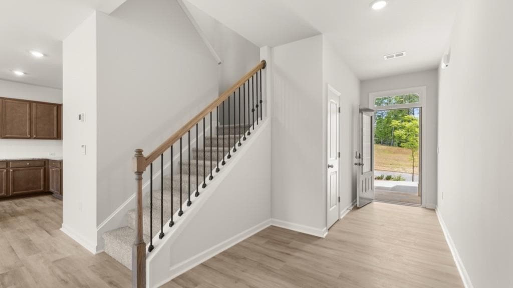 3 bedroom, 3 bathroom, 2,105 sq ft townhouse for sale at 1841 Meadow Green Circle, Gainesville, GA 30501 — photo 4