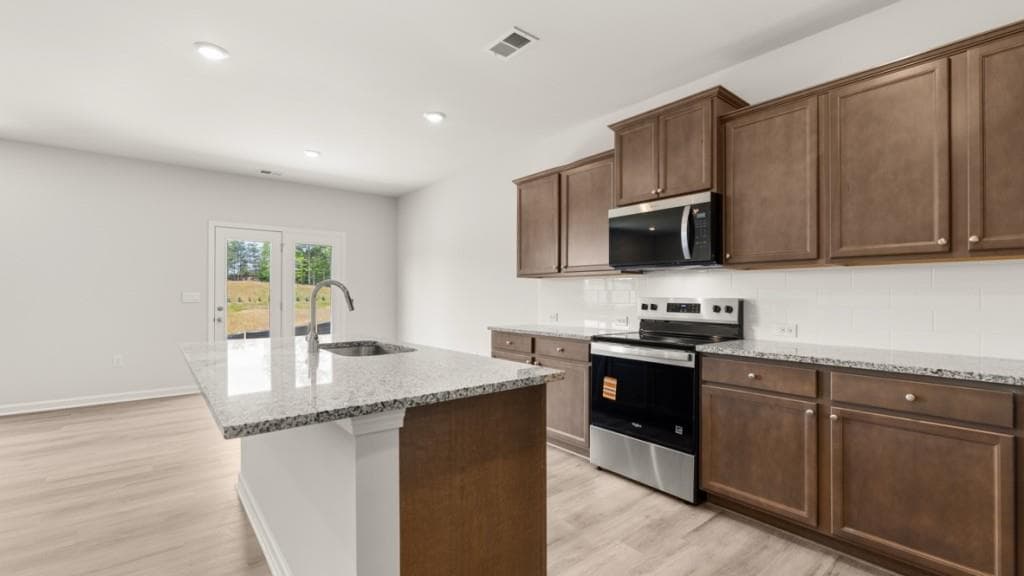 3 bedroom, 3 bathroom, 2,105 sq ft townhouse for sale at 1841 Meadow Green Circle, Gainesville, GA 30501 — photo 7