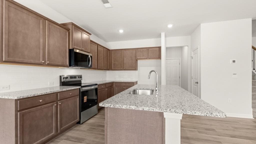 3 bedroom, 3 bathroom, 2,105 sq ft townhouse for sale at 1841 Meadow Green Circle, Gainesville, GA 30501 — photo 8