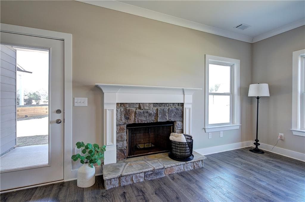3 bedroom, 3 bathroom, 2,024 sq ft single family residence under contract at 200 Daisy Court, Cartersville, GA 30121 — photo 4