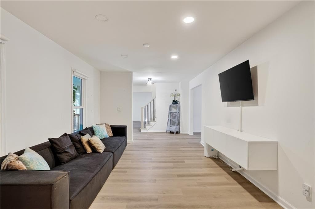 6 bedroom, 5 bathroom, 4,034 sq ft single family residence for sale at 2290 Old Orchard Drive, Marietta, GA 30068 — photo 7