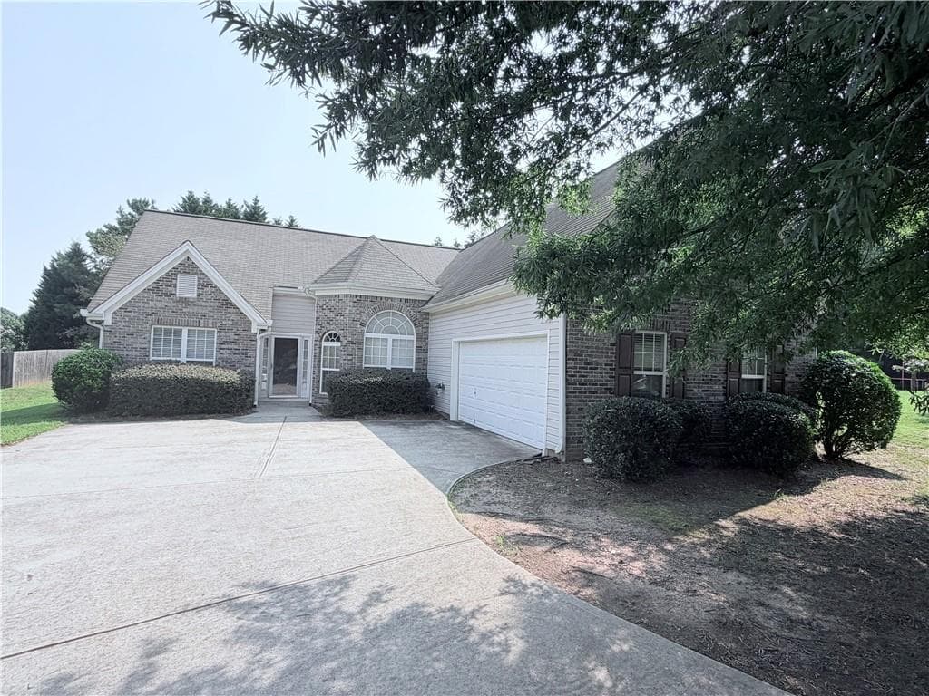 4 bedroom, 2 bathroom, 1,851 sq ft single family residence for rent at 3816 Landing Terrace, Loganville, GA 30052 for $2,200 a month — photo 1 of 30