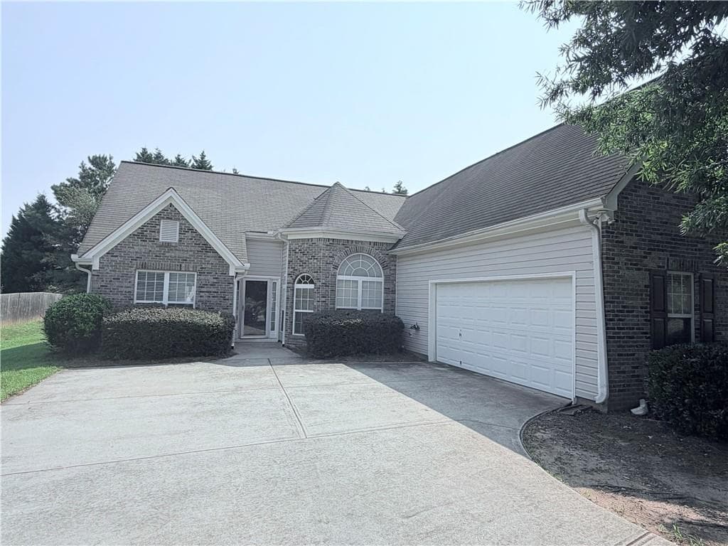4 bedroom, 2 bathroom, 1,851 sq ft single family residence for rent at 3816 Landing Terrace, Loganville, GA 30052 for $2,200 a month — photo 2