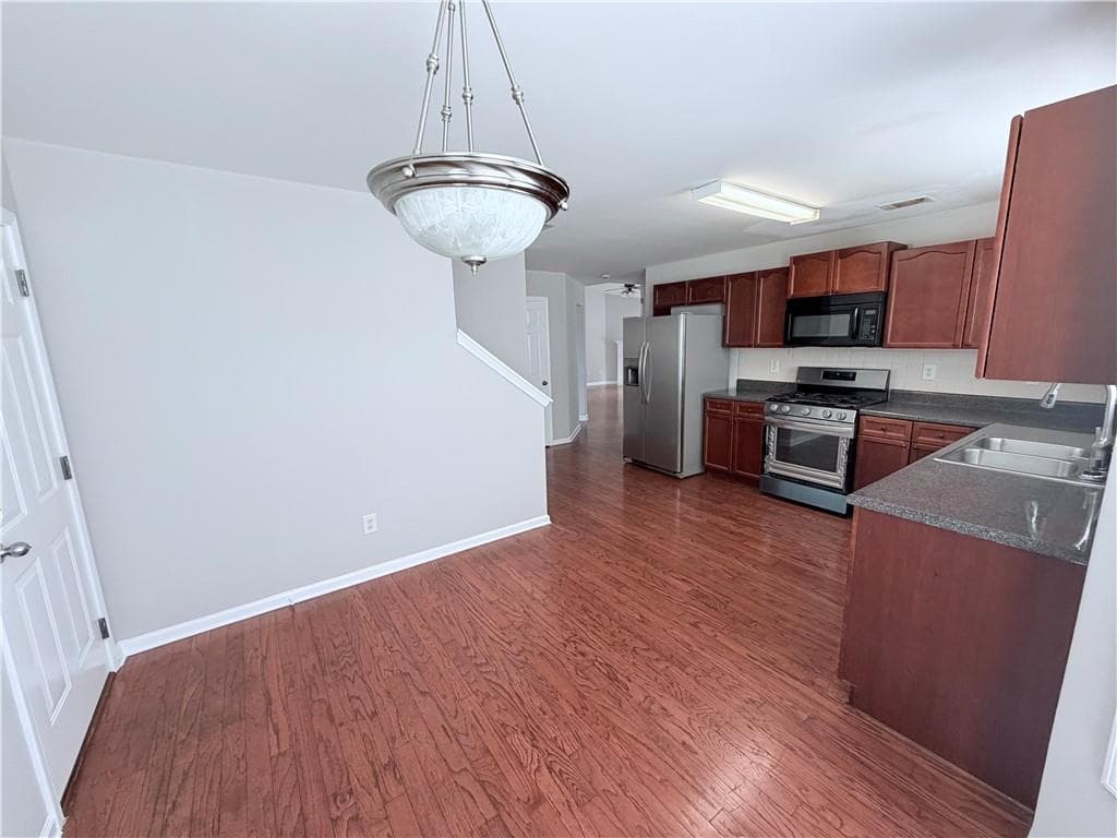 4 bedroom, 2 bathroom, 1,851 sq ft single family residence for rent at 3816 Landing Terrace, Loganville, GA 30052 for $2,200 a month — photo 9