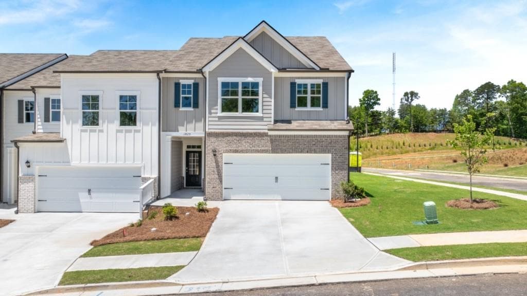 3 bedroom, 3 bathroom, 2,195 sq ft townhouse for sale at 1825 Meadow Green Circle, Gainesville, GA 30501