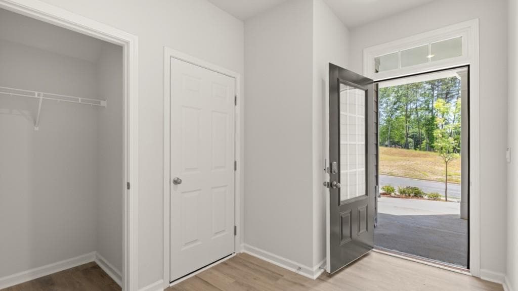 3 bedroom, 3 bathroom, 2,195 sq ft townhouse for sale at 1825 Meadow Green Circle, Gainesville, GA 30501 — photo 4